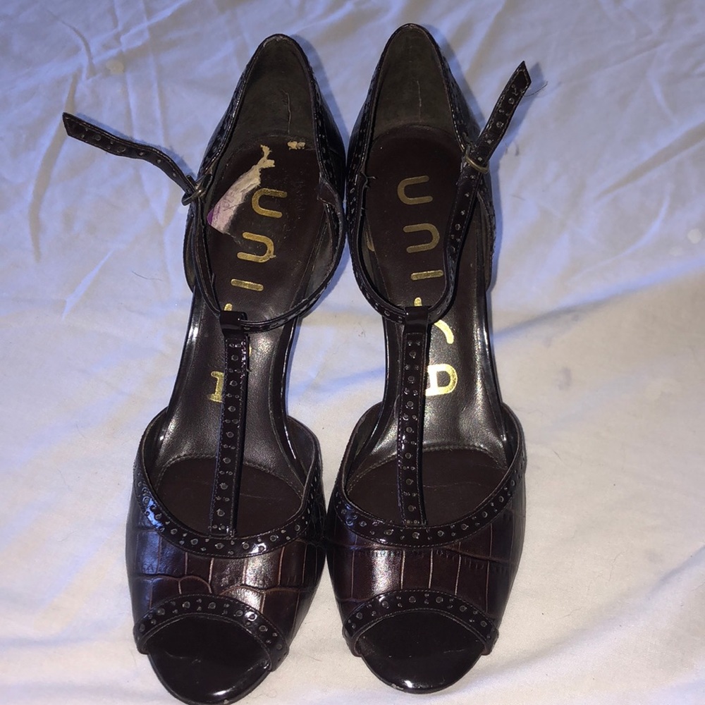 Unisa 2.5” open toed brown heels
